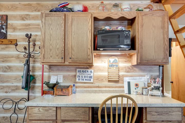 Lakefront Rhinelander Cabin w / Dock & Fire Pit!