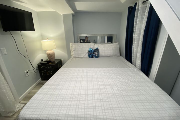 Nice 2 bedroom Apt With Patio