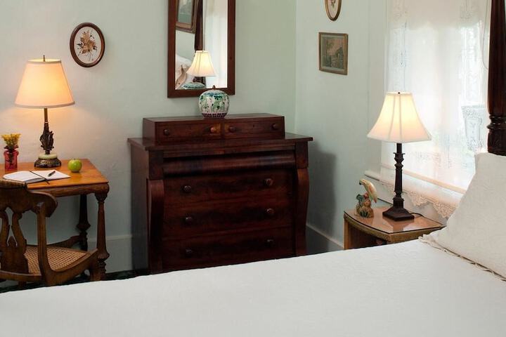 Devereaux Shields House