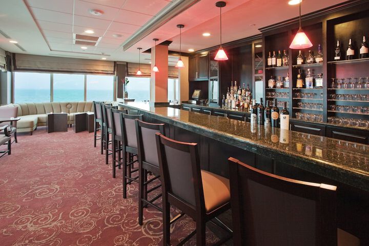 Lounge 55 of 63