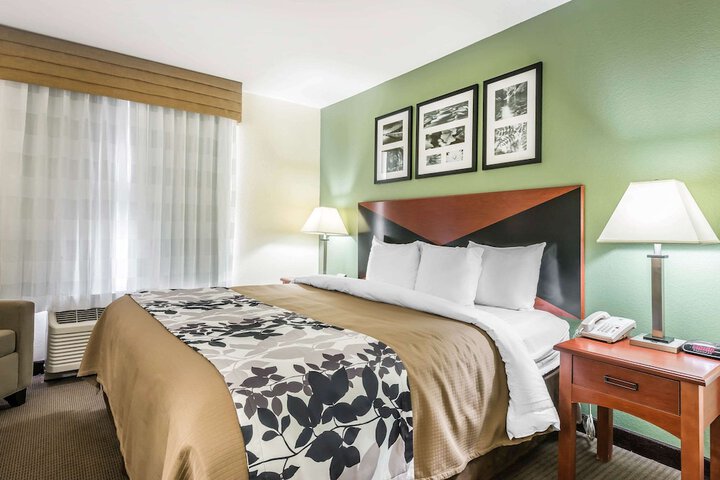 Room 16 of 38
