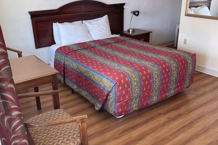 Room 8 of 28
