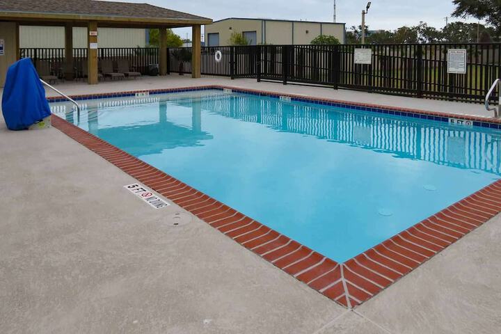 Pool 9 of 37