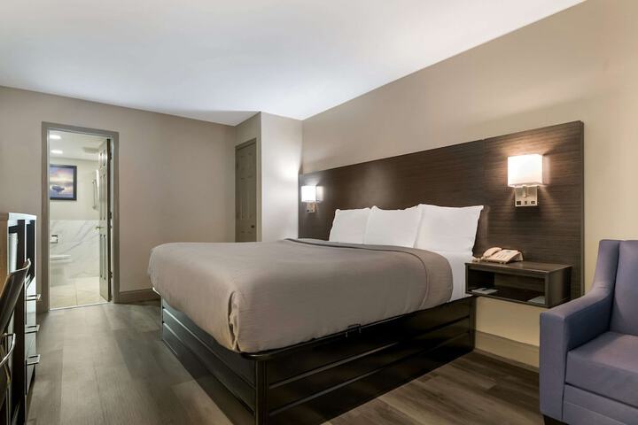 Room 25 of 40