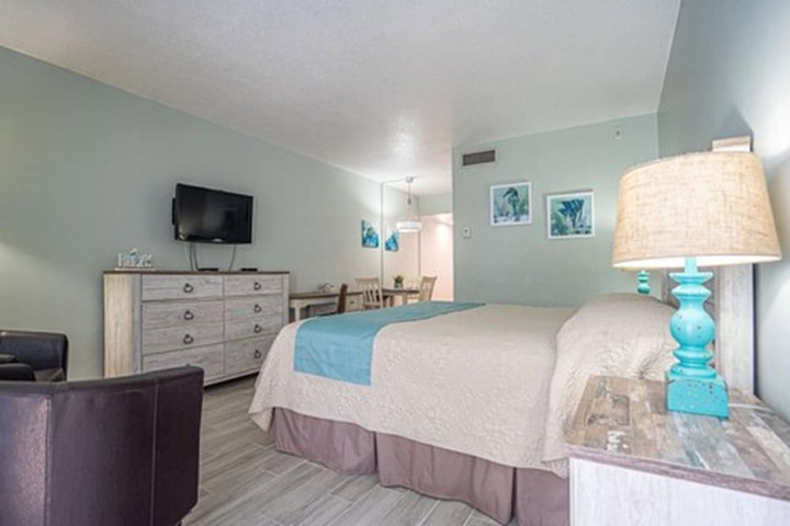 Room 13 of 22
