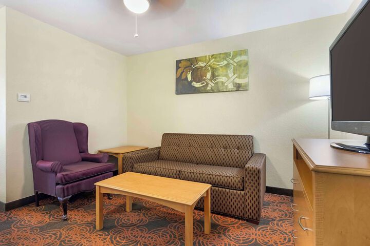 Room 10 of 40