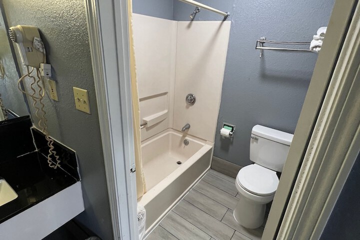 Room 16 of 41