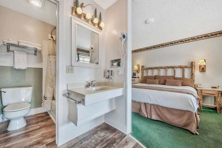 Room 34 of 40
