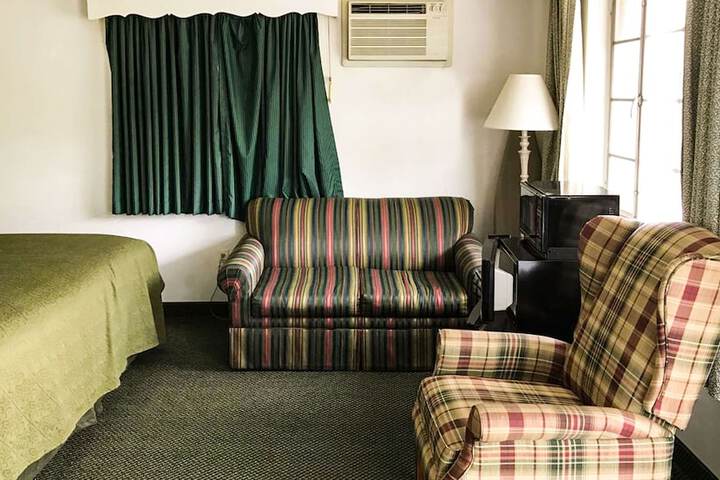 Room 34 of 111