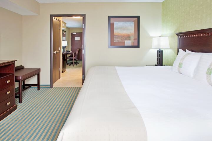 Room 8 of 33