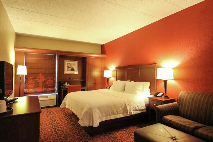 Room 23 of 83