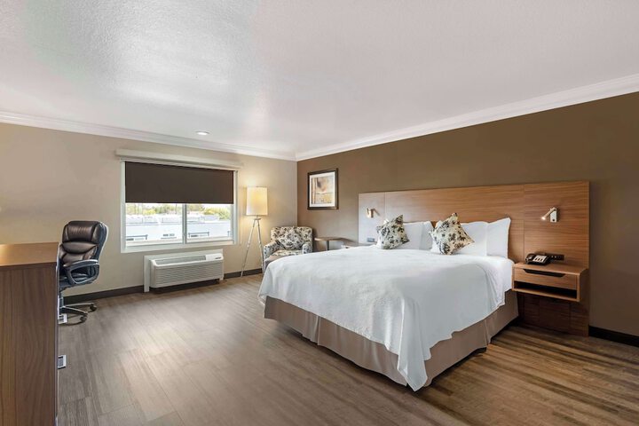 Best Western Plus Newport Mesa Inn