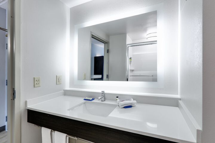 Holiday Inn Express & Suites Dublin by IHG