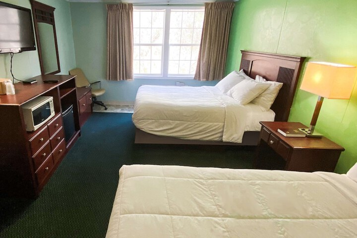 Room 4 of 9