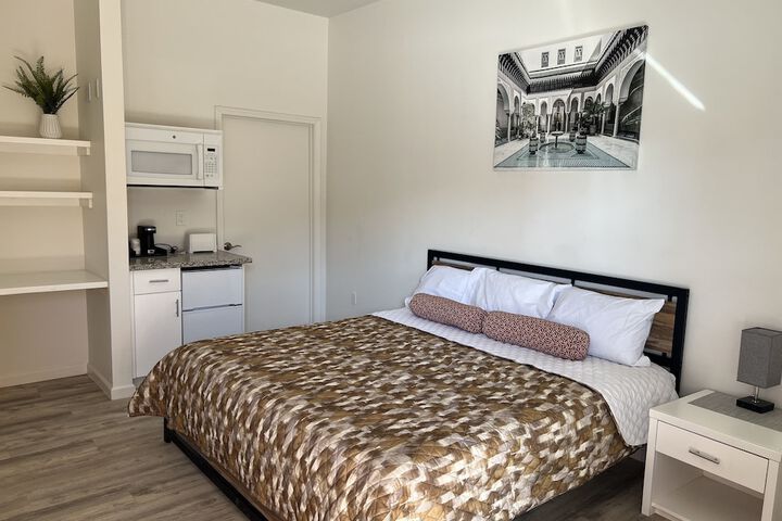 Room 6 of 17