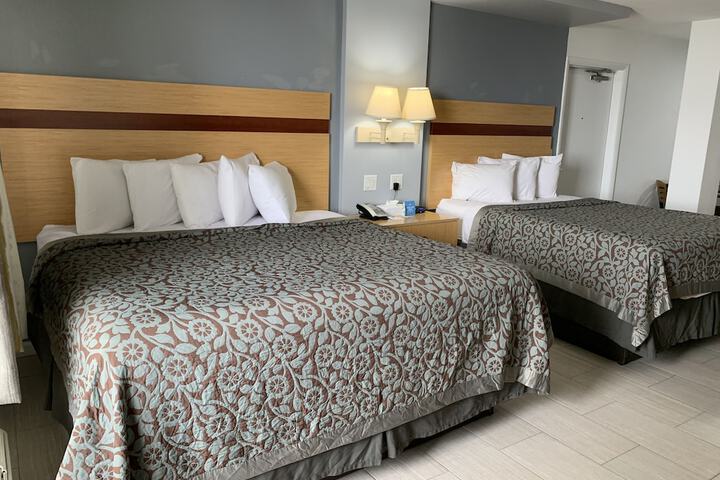 Room 13 of 32