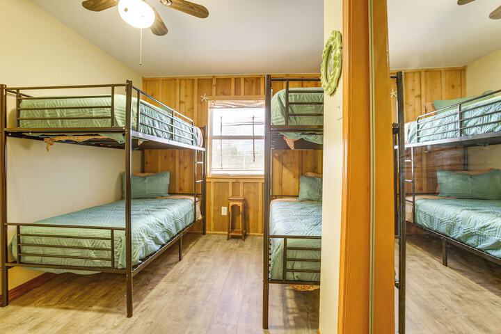 Private Dock Lanai: Bayou Retreat in Barataria!