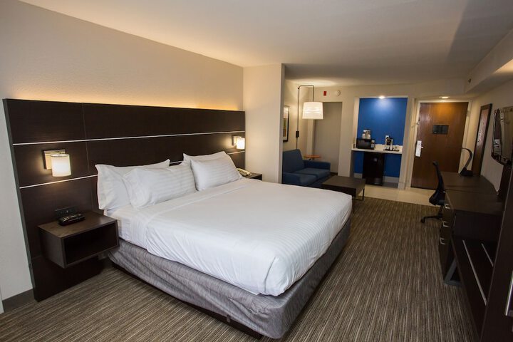 Room 53 of 75