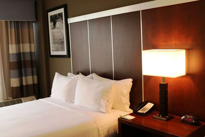 Room 10 of 42