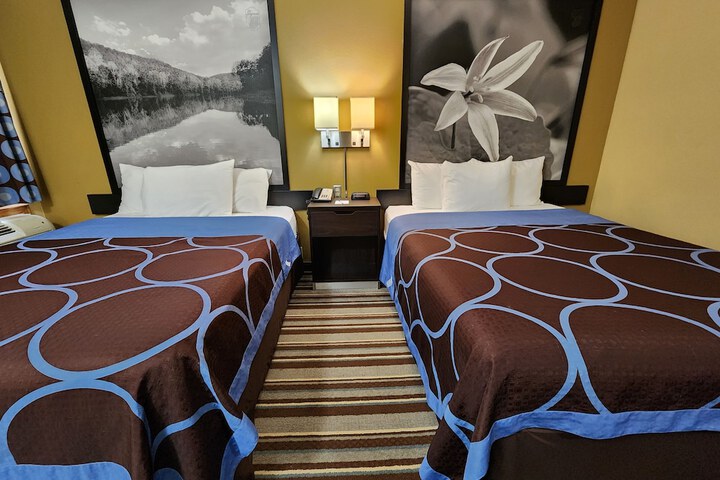 Room 8 of 14