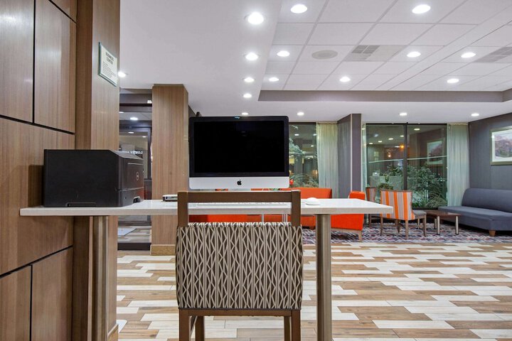 Business Center 57 of 58