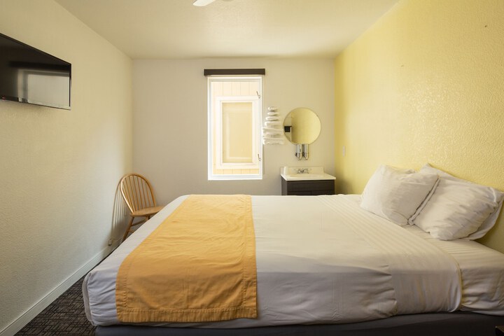 Room 8 of 19