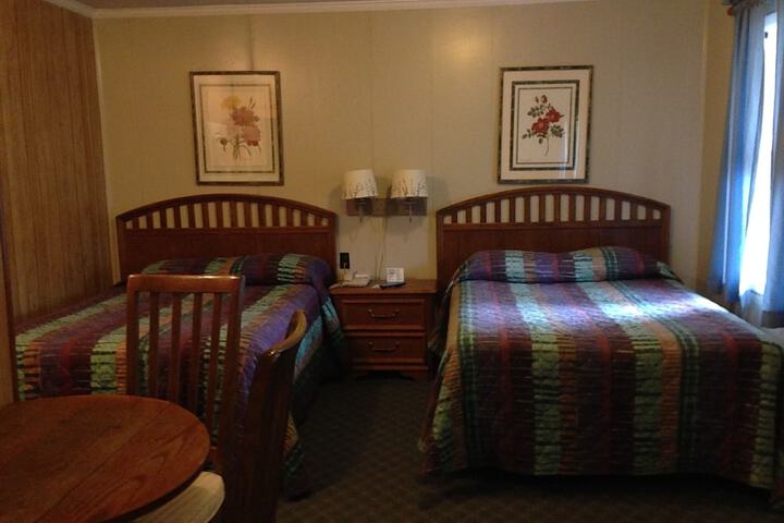 Phillips Historic Motel & Cottages
