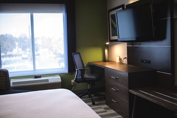 Room 16 of 50