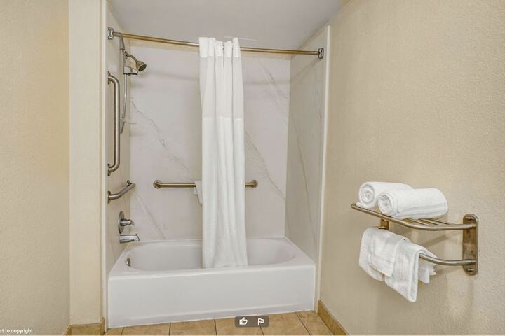 Room 6 of 15