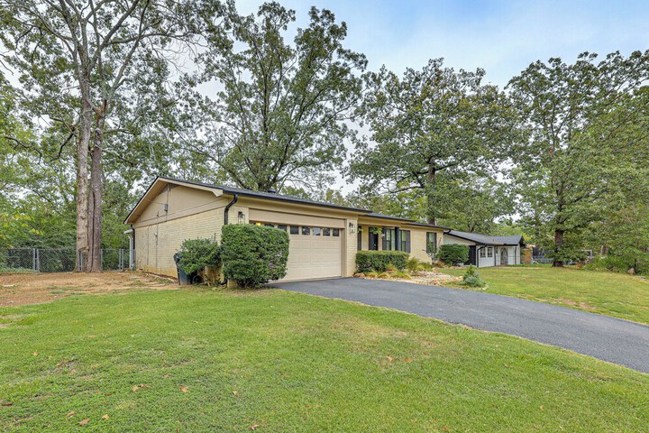 Sunroom & Yard: Charming Hot Springs Home!