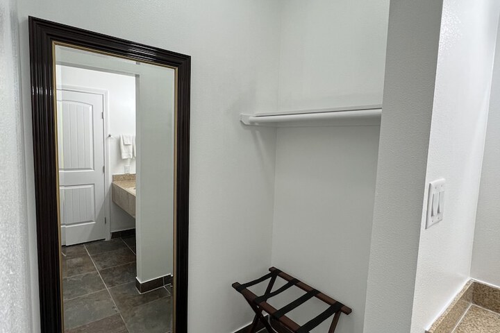 Room 10 of 19