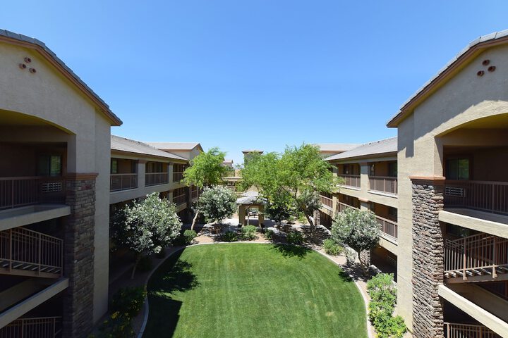 Hotel Exterior 21 of 22