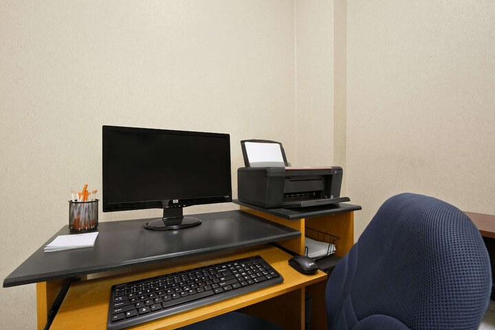 Business Center 76 of 81