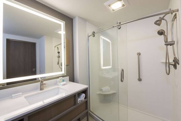 Room 10 of 21