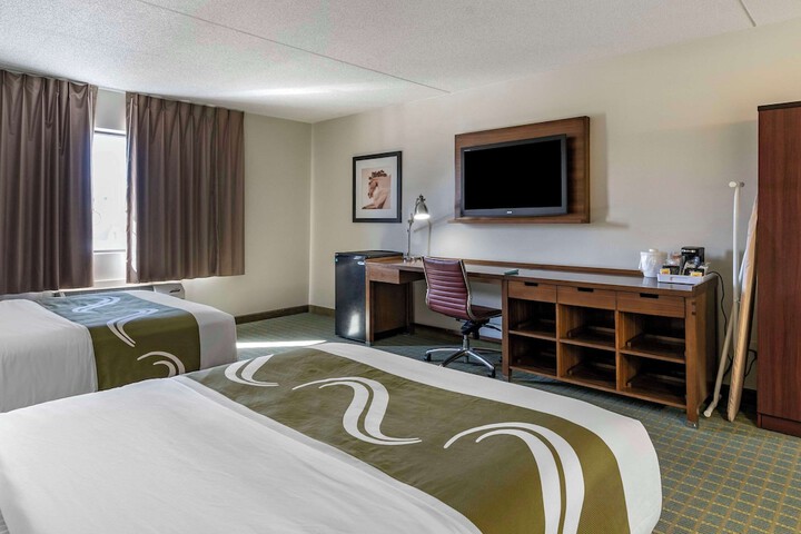 Room 32 of 46