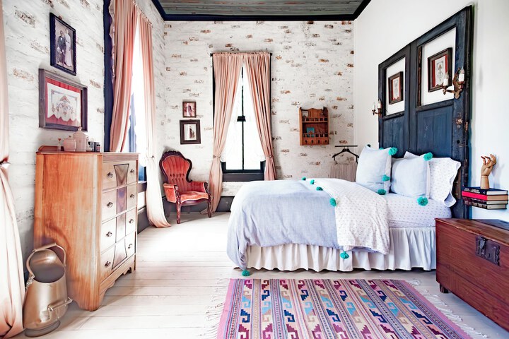 Room 53 of 60