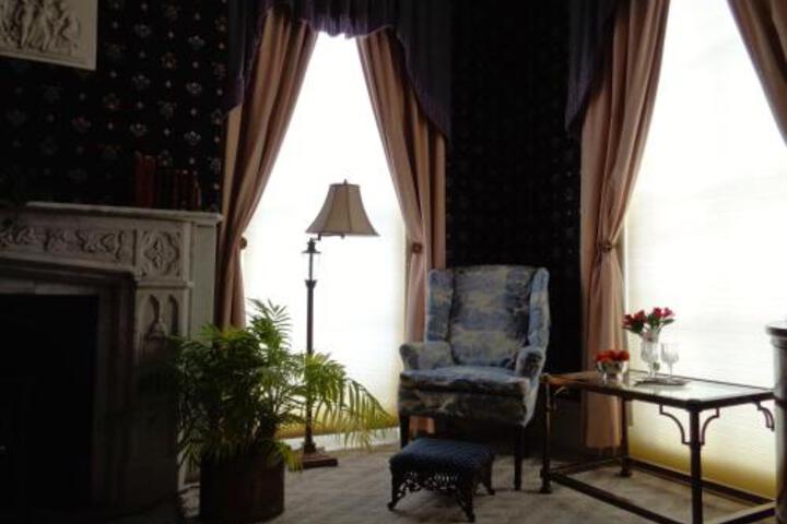 THE BLACKINTON MANOR