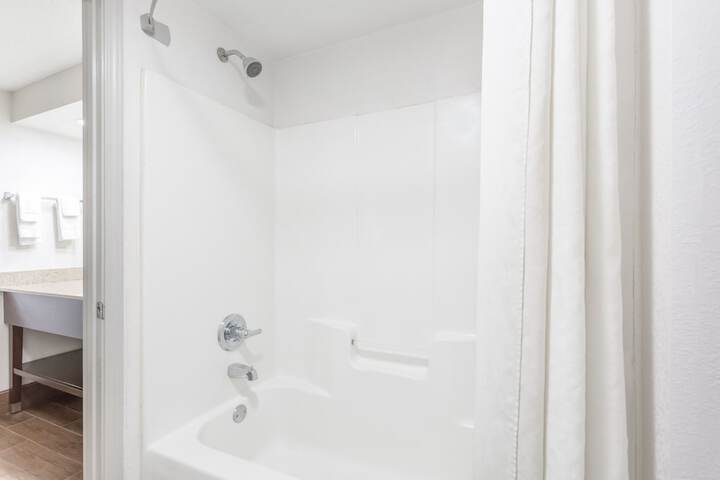 Room 12 of 28