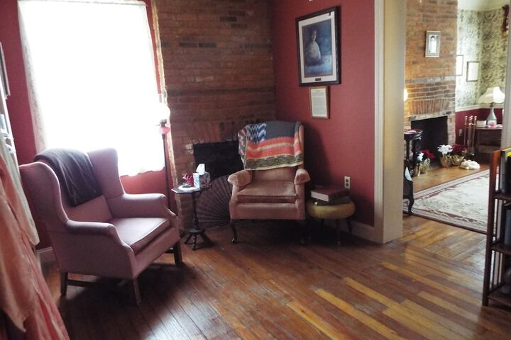 Lounge 37 of 38