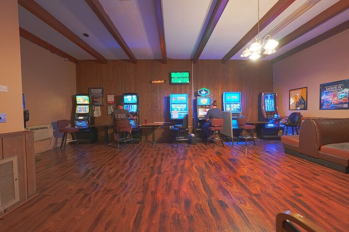 Room 15 of 103