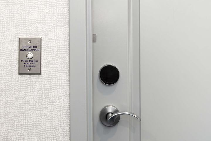 Room 42 of 118