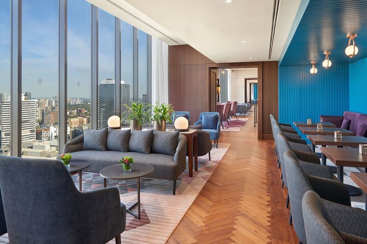 Lounge 78 of 118