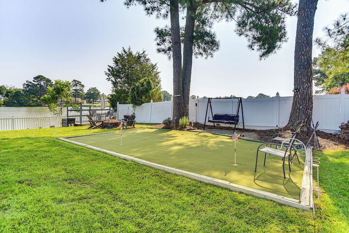 Luxe Lakefront Portsmouth Home: Fish Swim & Play!
