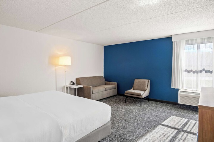 Spark by Hilton Stevensville