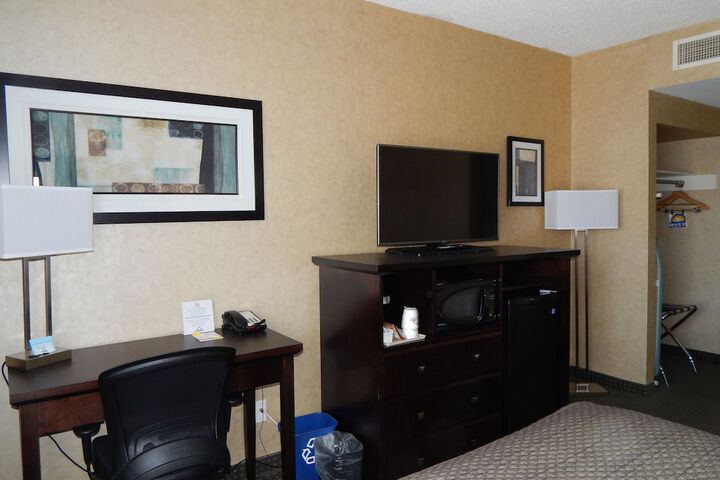 Room 27 of 46