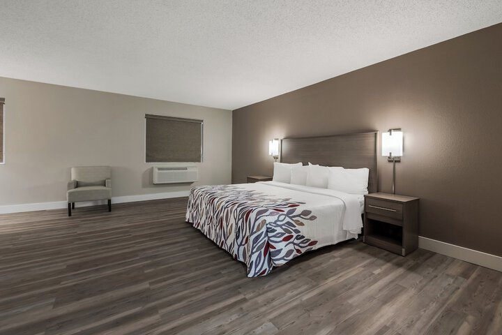 Red Roof Inn & Suites Vineland - Buena