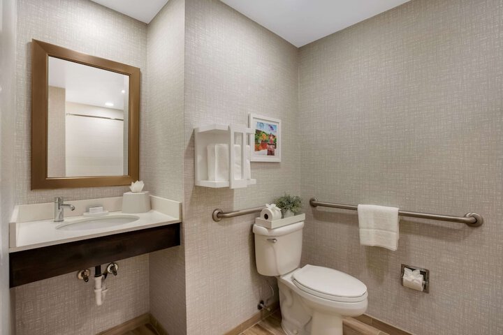 Hampton Inn by Hilton Philadelphia / Willow Grove
