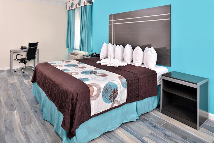Room 11 of 21