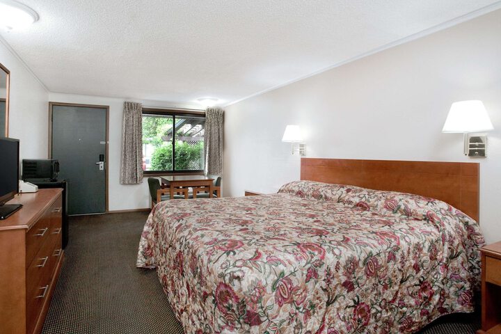 Room 15 of 16