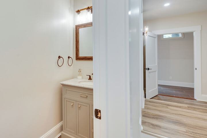 Mid-century Tenney Mountain Condo Near Hiking